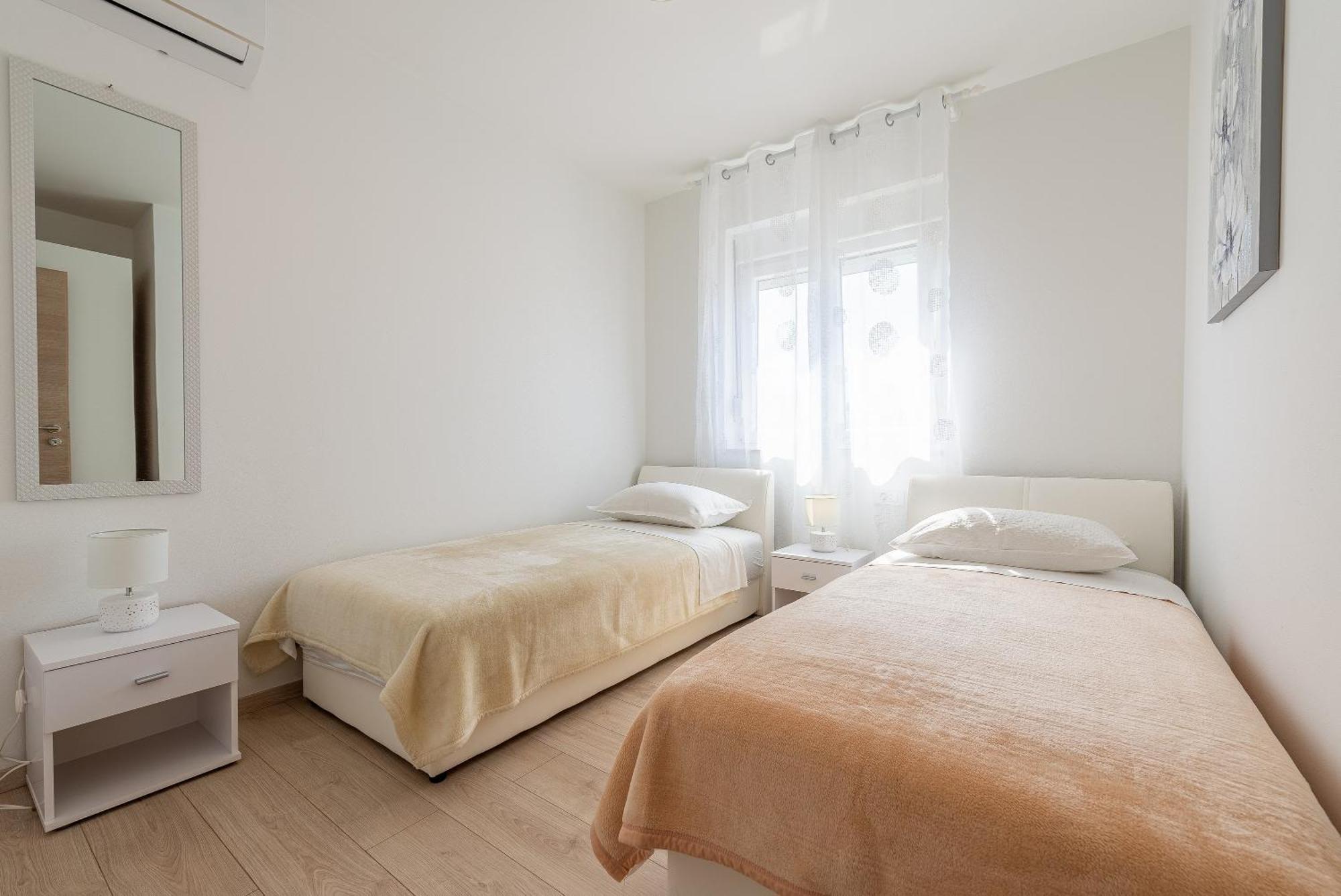 Apartments Villa Odesa With Shared Pool Zadar Exterior photo