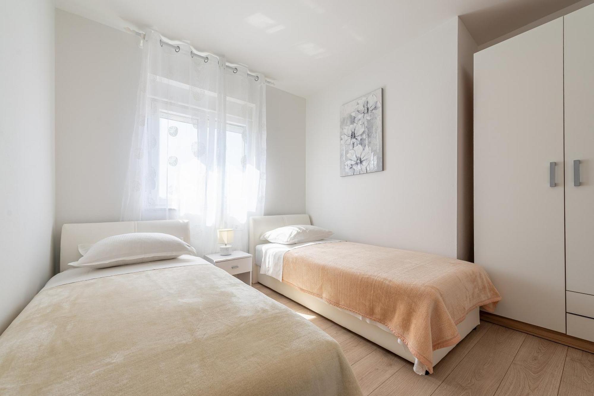 Apartments Villa Odesa With Shared Pool Zadar Room photo