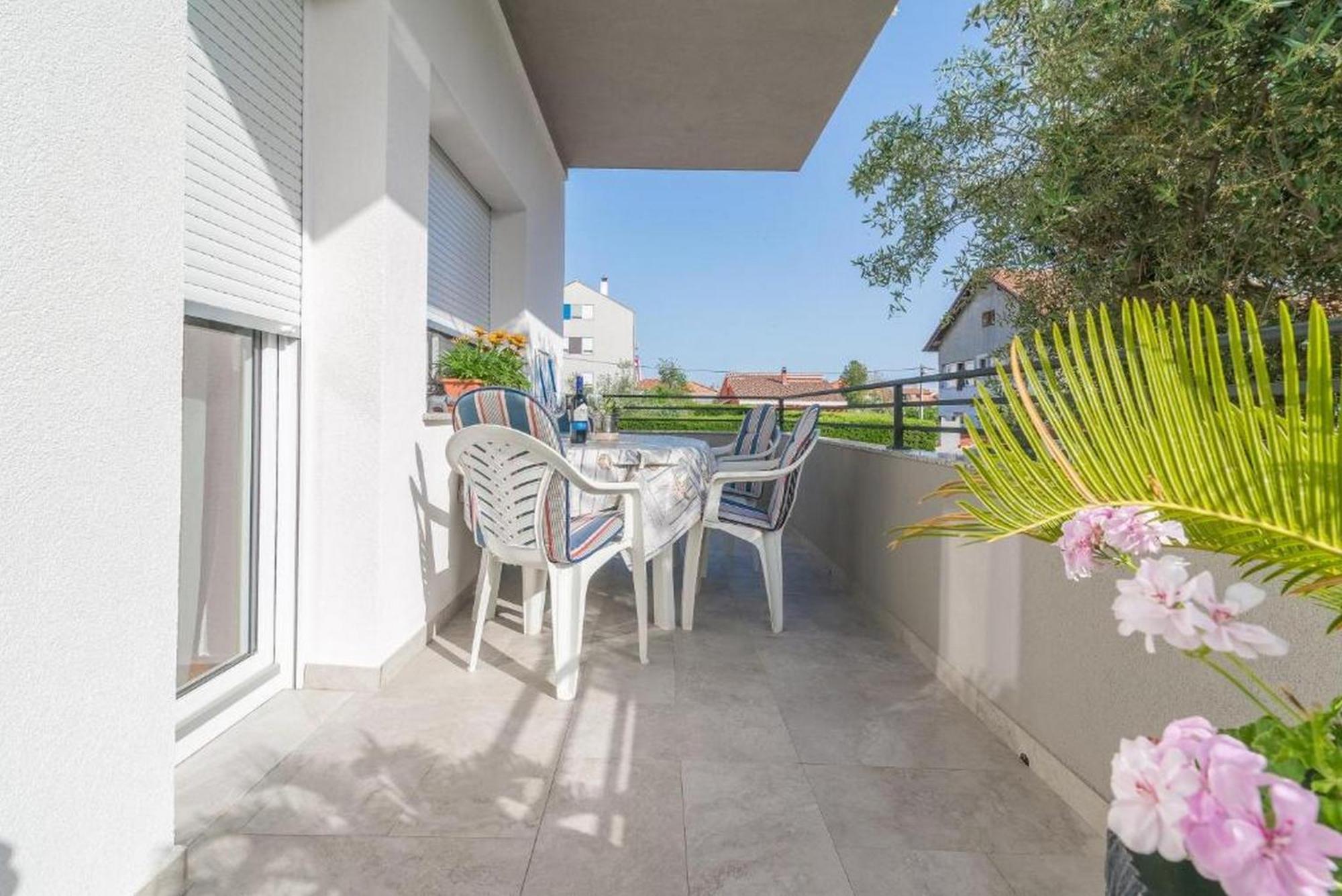 Apartments Villa Odesa With Shared Pool Zadar Room photo