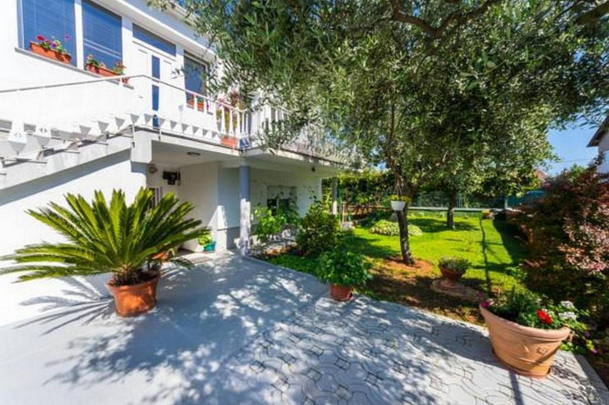 Apartments Villa Odesa With Shared Pool Zadar Room photo