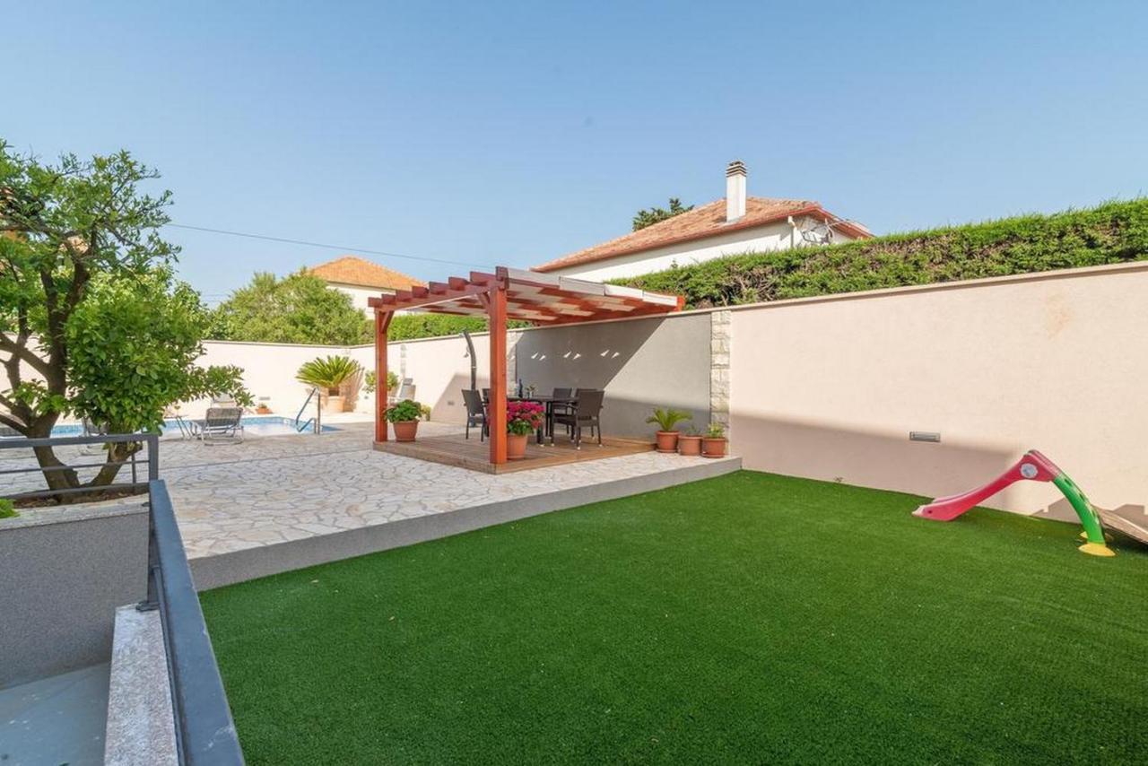 Apartments Villa Odesa With Shared Pool Zadar Exterior photo